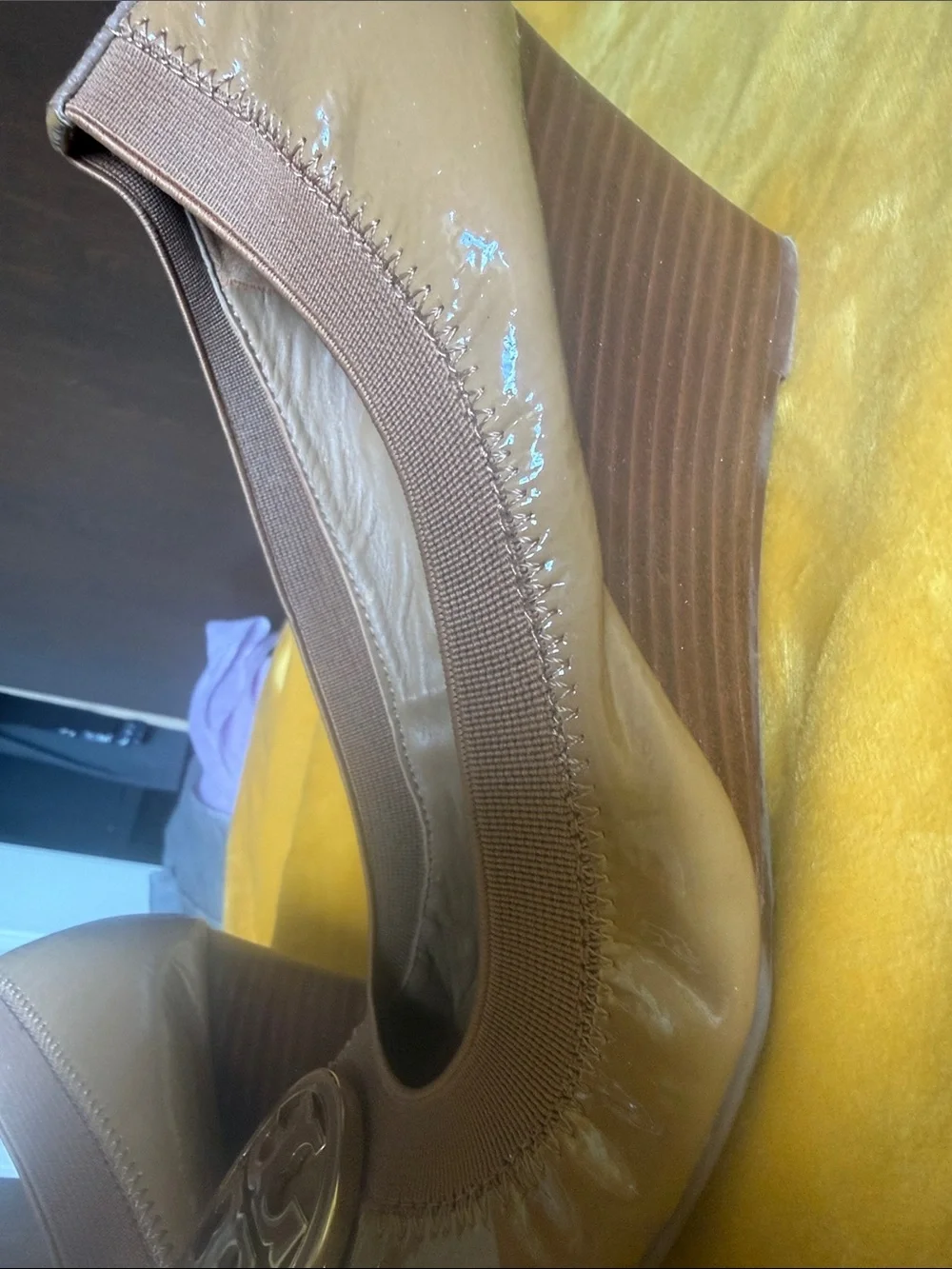 Tory Burch Beige Patent Logo Round-Toe wedge